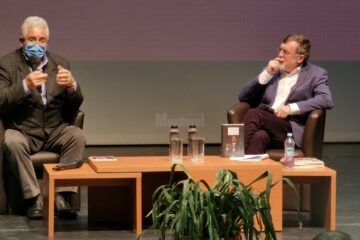 Conferință-dezbatere între maestrul Matei Vișniec și primarul Sucevei, Ion Lungu, în sala de spectacole a teatrului