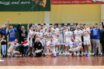 Handbaliștii suceveni au sărbătorit alături de fani victoria cu Turda