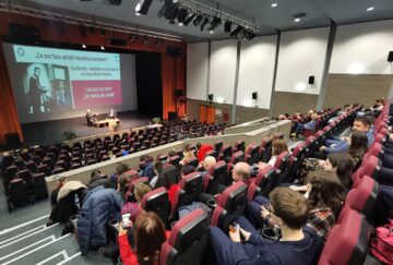 Efectele conflictului Ucraina – Rusia, discutate de Matei Vișniec și Ion Lungu, cu sala plină, la Teatru