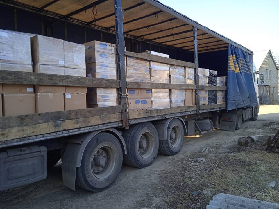Camion cu ajutoare pentru Ucraina devastată de război