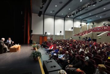 Efectele conflictului Ucraina – Rusia, discutate de Matei Vișniec și Ion Lungu, cu sala plină, la Teatru