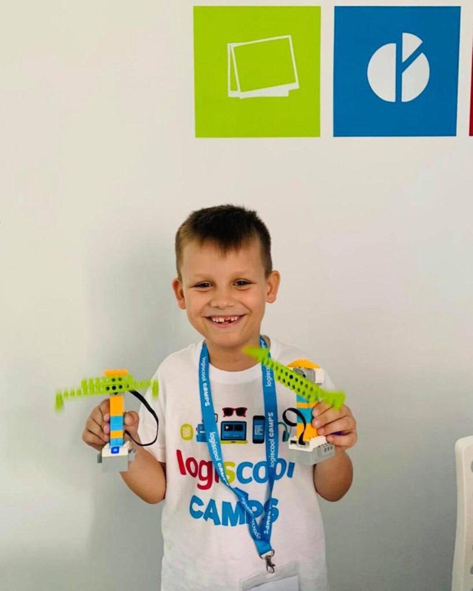 Logiscool Suceava, parte din rețeaua internațională de școli de programare pentru copii și adolescenți, invită elevii la taberele și atelierele digitale de vară