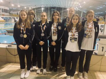 Înotătorii fălticeneni au obținut 23 de medalii și un nou record național la Campionatul Național de înot pentru seniori, tineret și juniori