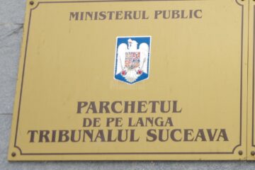 Soț și soție, trimiși în judecată pentru că ar fi ”educat” cu bătaia o fată luată în plasament