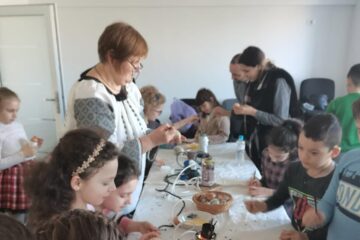 Activitate catehetică și atelier tradițional de încondeiere a ouălor, la Parohia Sfântul M. Mc. Gheorghe, cartierul Burdujeni, Protopopiatul Suceava I