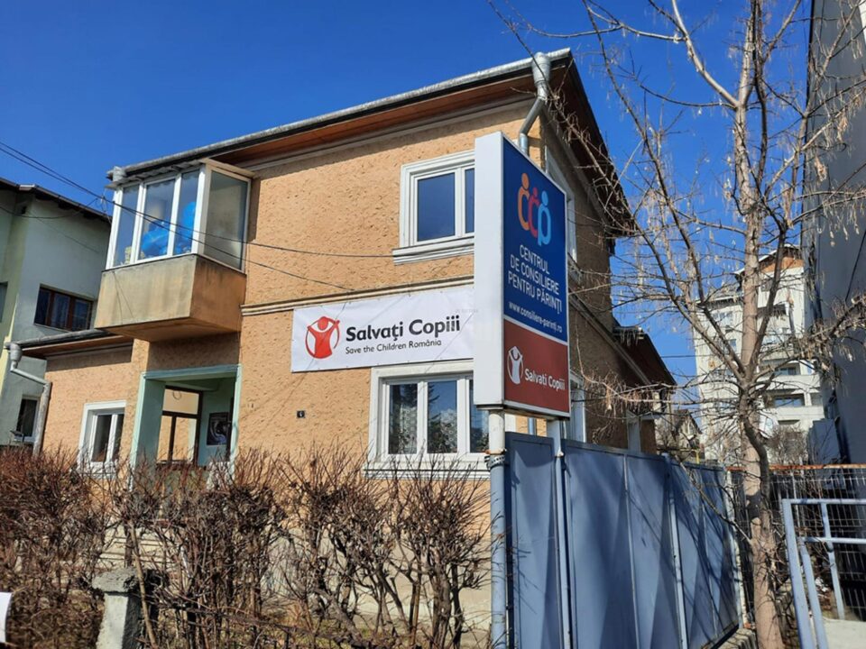 Campania „Împărțim bucuria cu voi!”, lansată de Salvați Copiii Suceava, pentru familii nevoiașe din județ Campania „Împărțim bucuria cu voi!”, lansată de Salvați Copiii Suceava, pentru familii nevoiașe din județ