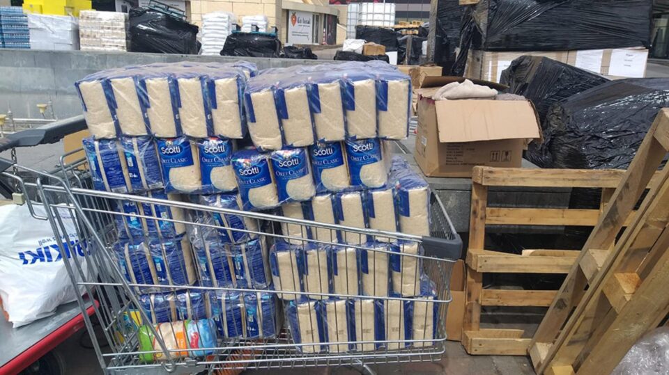 Al doilea transport de produse alimentare - o cantitate de 10 tone, trimis de la Suceava în Ucraina, la Cernăuți Al doilea transport de produse alimentare - o cantitate de 10 tone, trimis de la Suceava în Ucraina, la Cernăuți