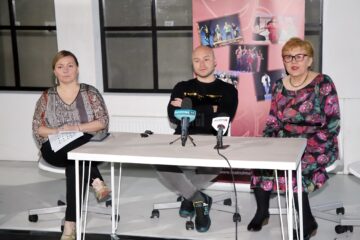 Conducerea Teatrului Matei Vișniec Suceava, alături de regizorul spectacolului HAH, Botond Nagy
