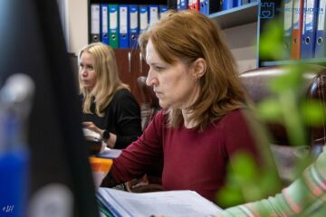 Salariați ai Primăriei Suceava din cadrul Serviciului Proiecte Europene, care au întocmit și depus proiecte în valoare de 13 milioane de euro, prin PNRR