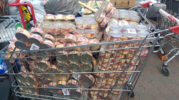 Un nou transport de produse alimentare, de la Suceava pentru Cernăuți