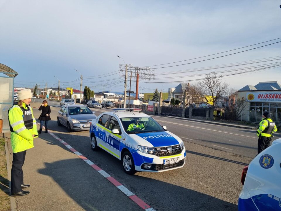 102 amenzi și 6 permise reținute, după un control ”fulger” în trafic al polițiștilor