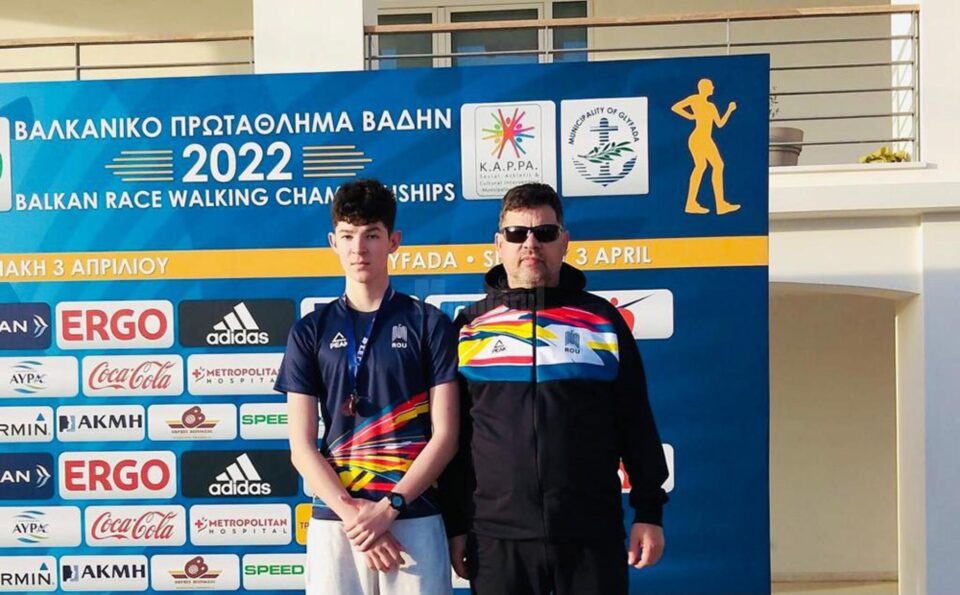Mărșăluitorul Ștefan Ioan Cimpoieș, alături de antrenorul Radu Mihalescu