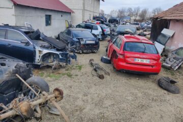 Plângere penală față de un punct clandestin de dezmembrări auto