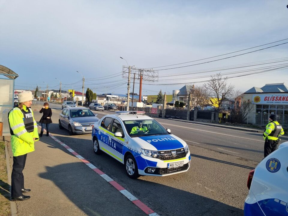 102 amenzi și 6 permise reținute, după un control ”fulger” în trafic al polițiștilor