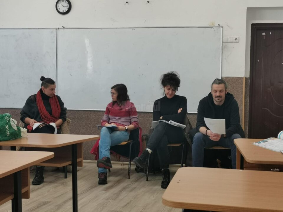 Lectură-spectacol cu actorii teatrului sucevean, la Școala Gimnazială nr. 3