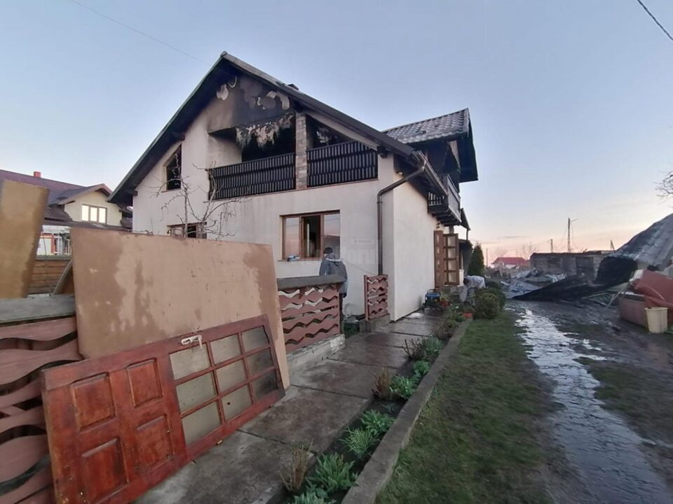 Casa a fost în parte salvată