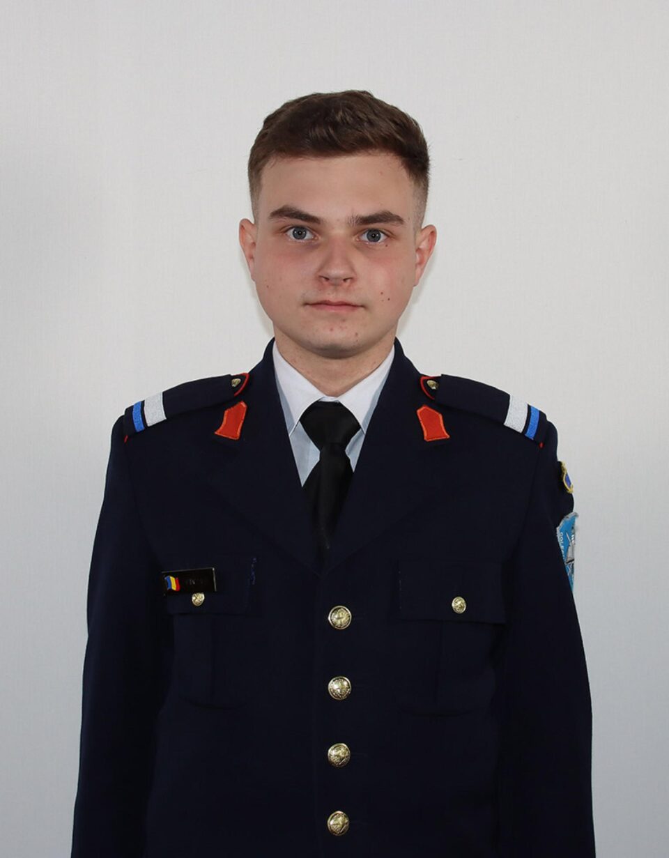 Elevul sergent Sebastian-Stelian Pînzari, din clasa a XI-a Foto Laurențiu Sbiera