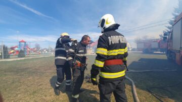 Două gospodării au fost distruse la Marginea de un puternic incendiu