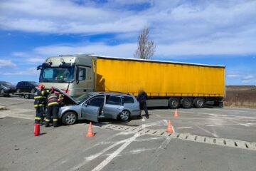 Accident între un autotren și un autoturism, la Spătărești