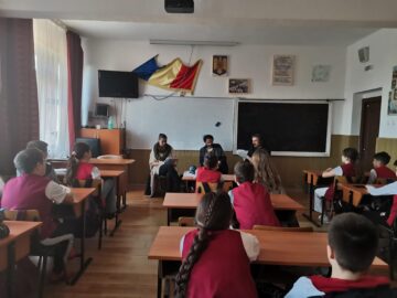 Spectacolul lecturii, cu actorii teatrului sucevean, la Școala Gimnazială Nr. 3
