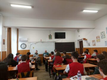 Spectacolul lecturii, cu actorii teatrului sucevean, la Școala Gimnazială Nr. 3