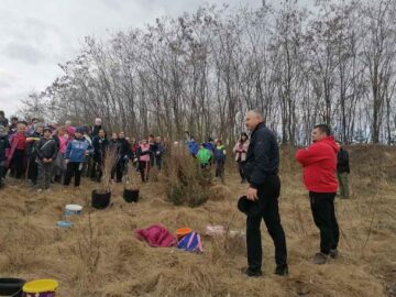 Peste 100 de elevi au luat parte la o acțiune de împădurire care a avut loc la Cacica