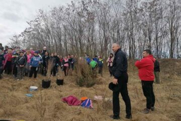 Peste 100 de elevi au luat parte la o acțiune de împădurire care a avut loc la Cacica