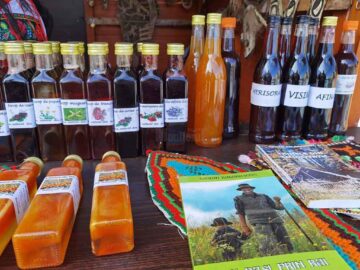 25 de meșteri populari expun produsele create de ei, prin rotație, timp de 24 de zile, Târgul de Paște „ Produs în Bucovina”, deschis în centrul Sucevei