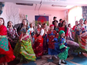 Cântece și dansuri tradiționale roma, la Școala Gimnazială Nr. 3 Vicovu de Sus