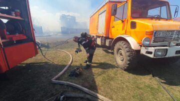 Pentru stingerea incendiului au lucrat pompieri militari și civili cu nu mai puțin de zece autospeciale