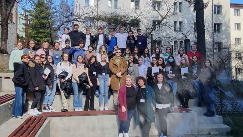 Proiectul european „ACIDE”, la Colegiul Național „Petru Rareș” Suceava Proiectul european „ACIDE”, la Colegiul Național „Petru Rareș” Suceava