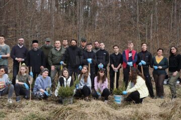 Voluntarii ATOS au participat la o acțiune de împădurire, la Ocolul Silvic Bisericesc Ilișești