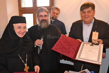 „Frați români” din țară, din Ucraina și Republica Moldova s-au reunit la parastasul oficiat pentru întâia stareță a Mănăstirii Voroneț, stavrofora Irina Pântescu.