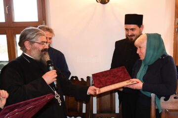 „Frați români” din țară, din Ucraina și Republica Moldova s-au reunit la parastasul oficiat pentru întâia stareță a Mănăstirii Voroneț, stavrofora Irina Pântescu.
