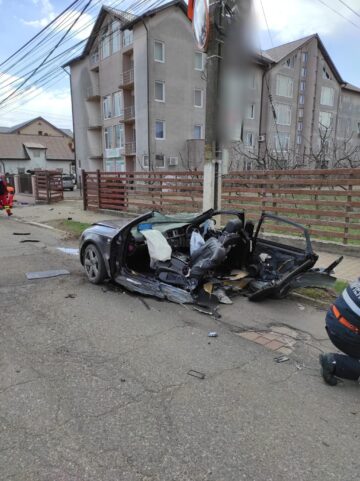 O persoană a murit, iar alte două sunt rănite grav, într-un accident la Rădăuți