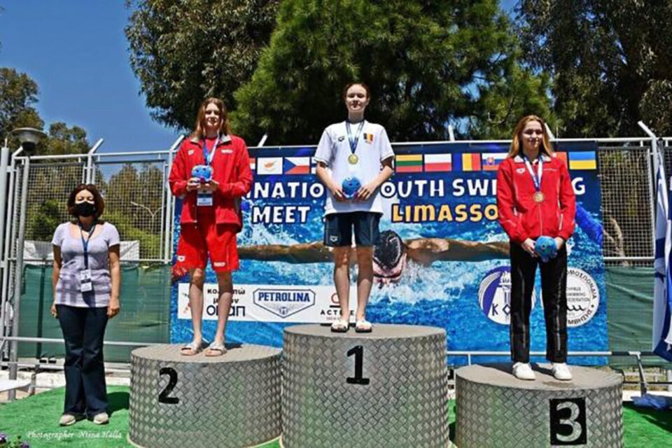 Locul 1 – 200 m spate feminin – Aissia Claudia Prisecariu