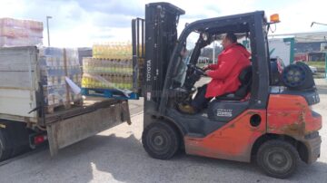 Al șaselea transport cu ajutoare umanitare pentru orașul înfrățit, Cernăuți, a plecat de la Suceava în Ucraina