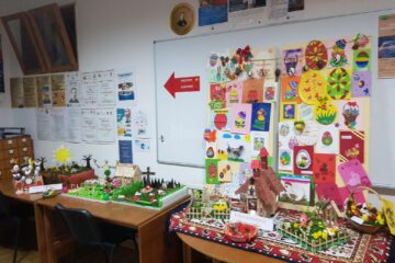 Expoziție cu tematică pascală, realizată de elevii Școlii Gimnaziale Nr. 8 Suceava