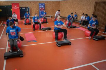 „Campionatul de Fitness și Zâmbete” pentru copii și tineri cu și fără dizabilități intelectuale, la Gura Humorului