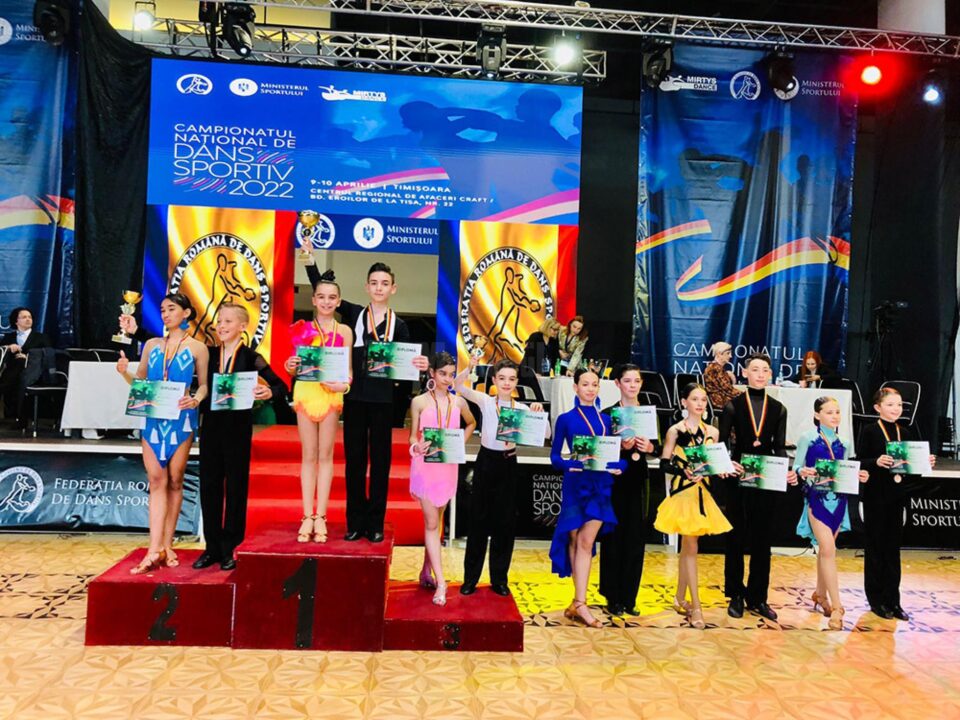 Andrei Stratulat și Alexia Mihai au urcat pe prima treapta a podiumului la categoria Open Basic Latino (12-13 ani)