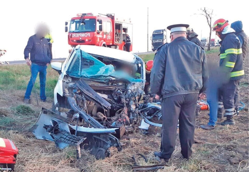 Mașina condusă de ucraineanca care a intrat într-un autotren, la Siret