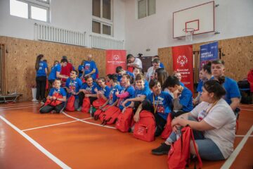 „Campionatul de Fitness și Zâmbete” pentru copii și tineri cu și fără dizabilități intelectuale, la Gura Humorului