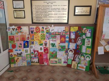 Expoziție cu tematică pascală, realizată de elevii Școlii Gimnaziale Nr. 8 Suceava