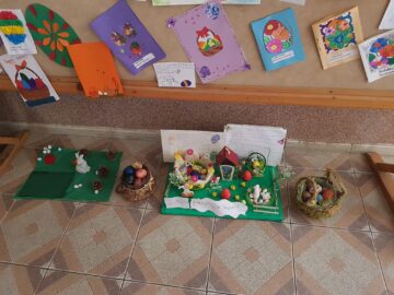 Expoziție cu tematică pascală, realizată de elevii Școlii Gimnaziale Nr. 8 Suceava