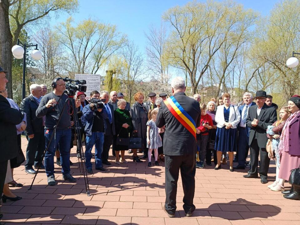 27 de cupluri au fost felicitate de primarul Ion Lungu, cu prilejul Nunții de Aur