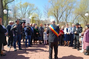 27 de cupluri au fost felicitate de primarul Ion Lungu, cu prilejul Nunții de Aur