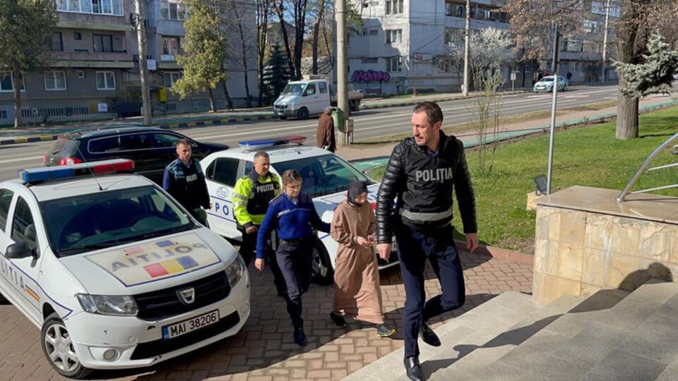 La intrarea în Palatul de Justiție din Suceava, Amina Gerikhanova a declarat: ”Vreau să obțin scoaterea de sub această învinuire mincinoasă” La intrarea în Palatul de Justiție din Suceava, Amina Gerikhanova a declarat: ”Vreau să obțin scoaterea de sub această învinuire mincinoasă”