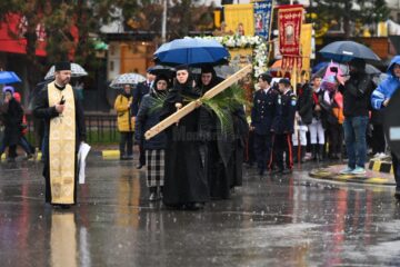 Pelerinaj de Florii pe străzile Sucevei, organizat pentru prima data de Arhiepiscopia Sucevei și Rădăuților 4
