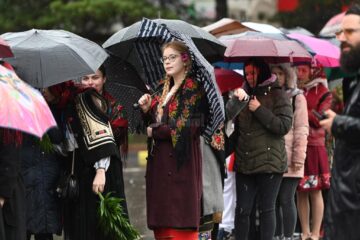 Mii de credincioși au participat la primul Pelerinaj de Florii organizat de Arhiepiscopia Sucevei și Rădăuților