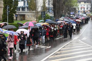 Pelerinaj de Florii pe străzile Sucevei, organizat pentru prima data de Arhiepiscopia Sucevei și Rădăuților